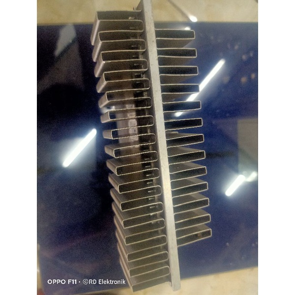 Pendingin Amplifier 8 transistor tebal