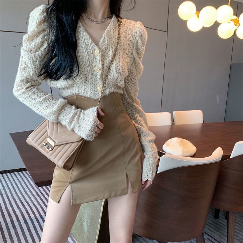 Red High-end wear fashion niche French v-neck light familiar gaya Hong Kong bottoming shirt female small fragrance suit skirt two-piece set