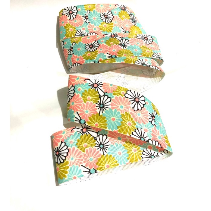 

Pita Aksesoris Motif Bunga 1 Meter