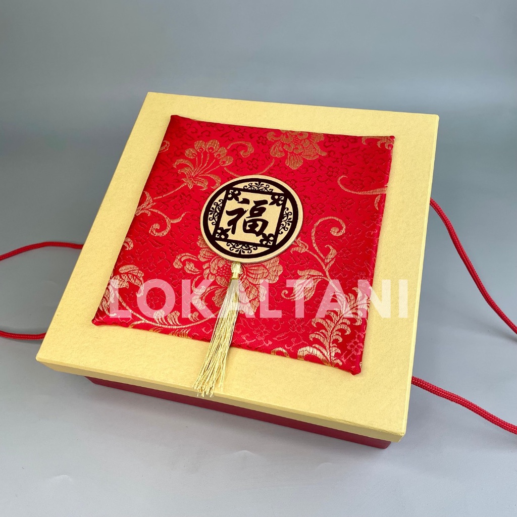 

Box Kotak Hampers Pita Imlek / Kotak Parcel Kue Kering Imlek 22x22
