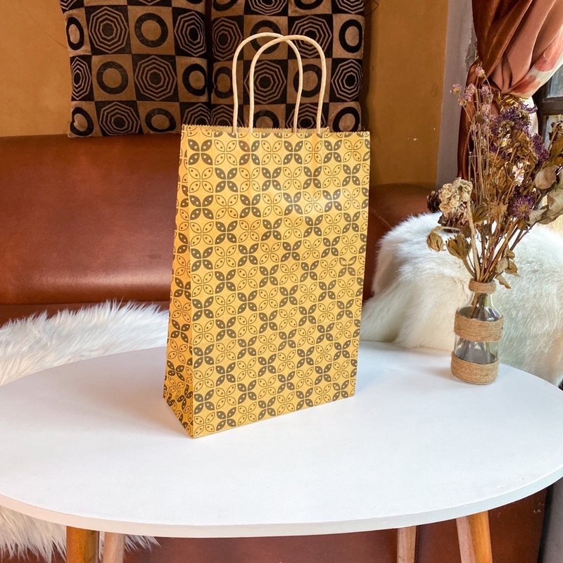 

Paper Bag Batik 20x10x29 cm Pembungkus Kado Motif
