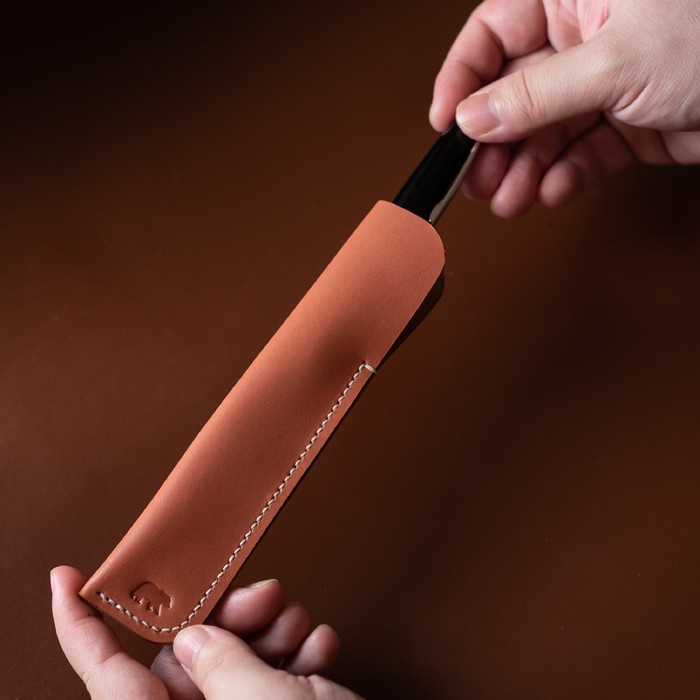 

Terlaris ✨ -Leather Pen Sleeve, Pen Case, Fountain Pen Case, tempat pensil kulit - Hitam- 2.1.23