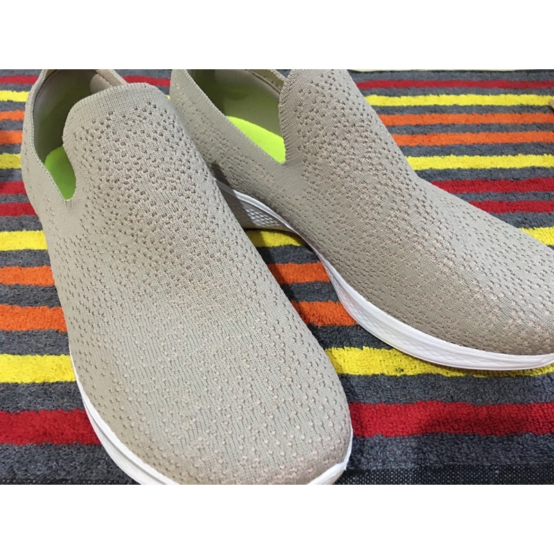 *Preloved* Sepatu Skechers Goga Max