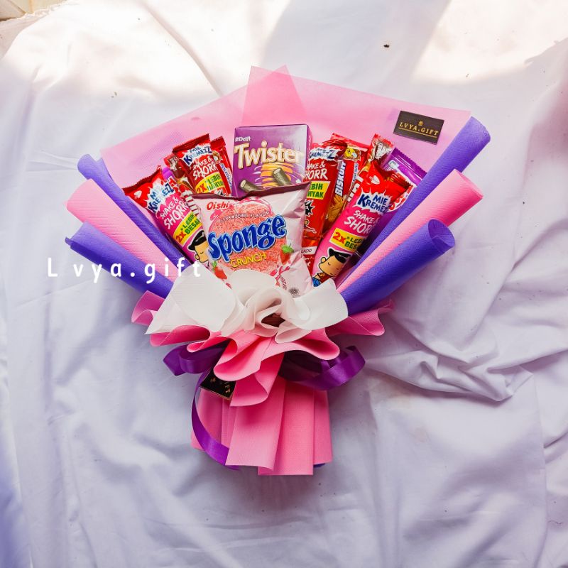 (SNACK 0002) Buket snack black pink | Buket snack tema hitam-pink | Buket snack serba pink | Buket snack wisuda | Buket snack ulang tahun | Buket anniversary | Buket hari guru | Buket hari ibu | hadiah wisuda | kado ulang tahun