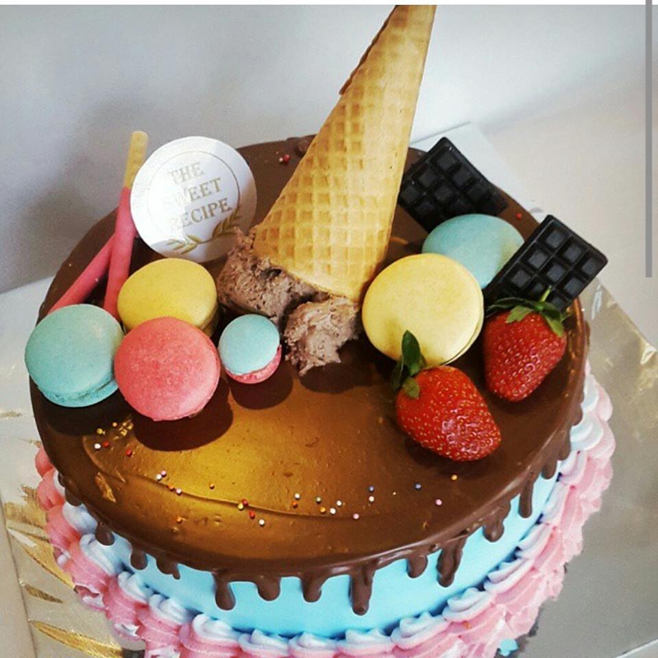 

Cone Cake With Macaroon