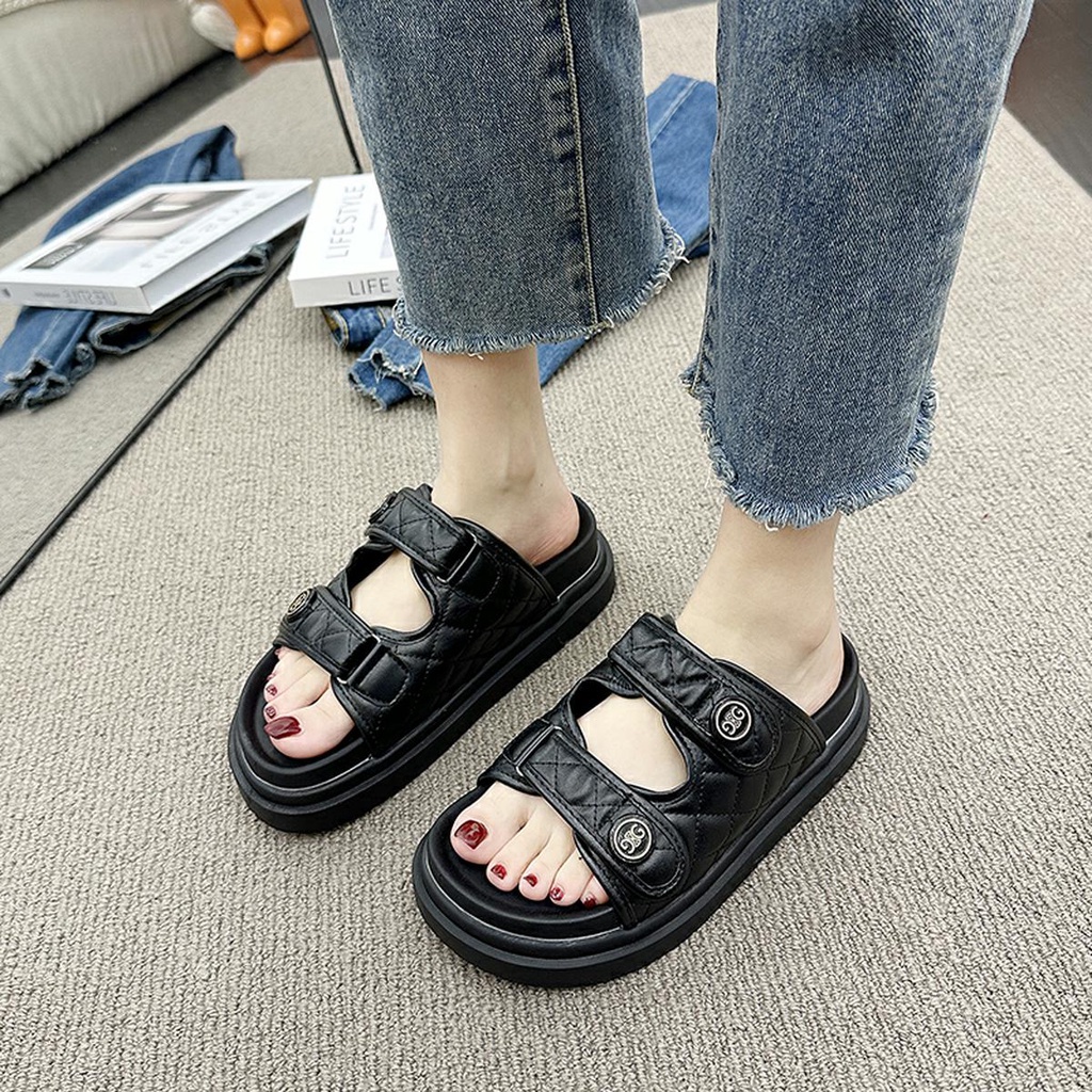 Sendal Slip On Cewek Kekinian Anti Slip Fashionable Elegant Sandal Slop Wanita Trendy Casual Premium Terbaru