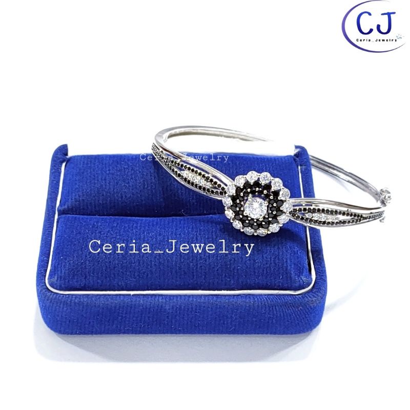 Gelang Perak Asli Silver Wanita 925 Lapis Emas Putih Model Bangle Bunga Permata Hitam Keliling Oval - Perhiasan Perak Asli