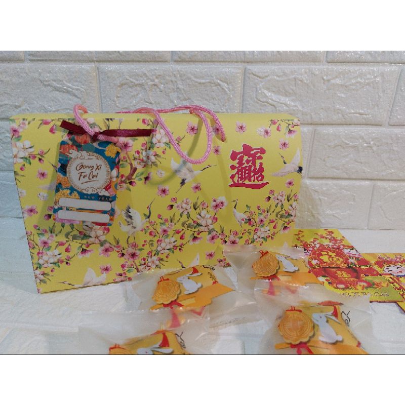 

Hampers Imlek Pia A3 isi 16 pia FREE Hang Tag