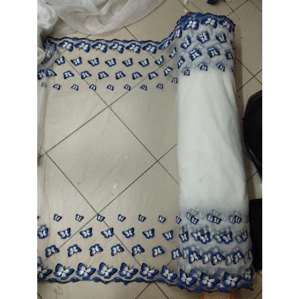 bahan tile pinggiran motif kupu-kupu kain kebaya