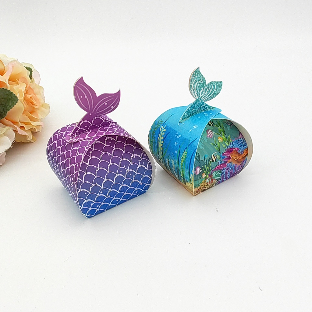 

KOTAK PERMEN MERMAID BOX KUE KOTAK KEMASAN PERMEN MOTIF MERMAID EKOR DUYUNG DEKORASI PESTA ULANG TAHUN