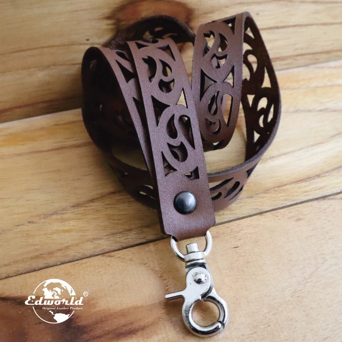 

Yar Lanyard Kulit Motif