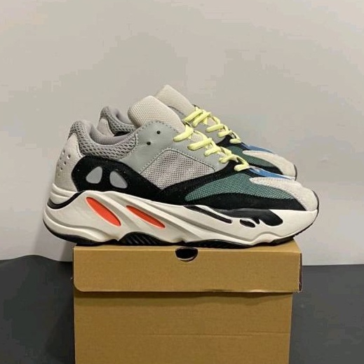 Sepatu Yeezy 700 Wave Runner