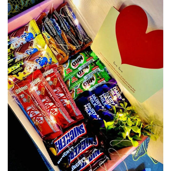 

Hadiah Parcel Box - Hampers Cokelat Mix Special Valentine