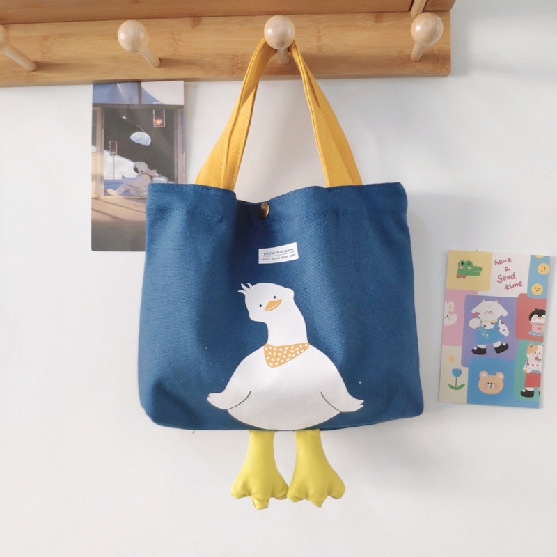 TOTEBAG DONALD DUCK / TOTE BAG WANITA MOTIF DISNEY / TAS TOTE MINI DAZUI DUCK / TAS TOTE BAG BEBEK KUNING WANITA SELEMPANG / TOTEBAG WANITA KANVAS RESLETING DUCK KOREA MURAH / LISA TOTE BAG