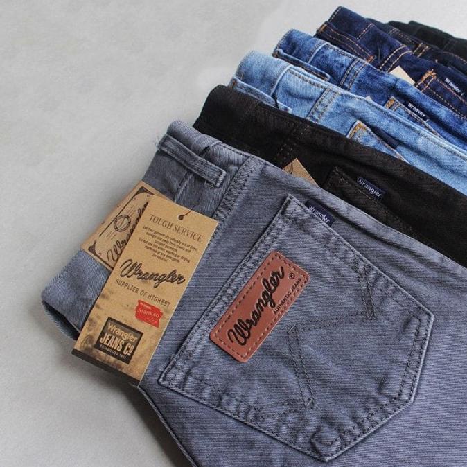celana jeans pria standar wrangler.