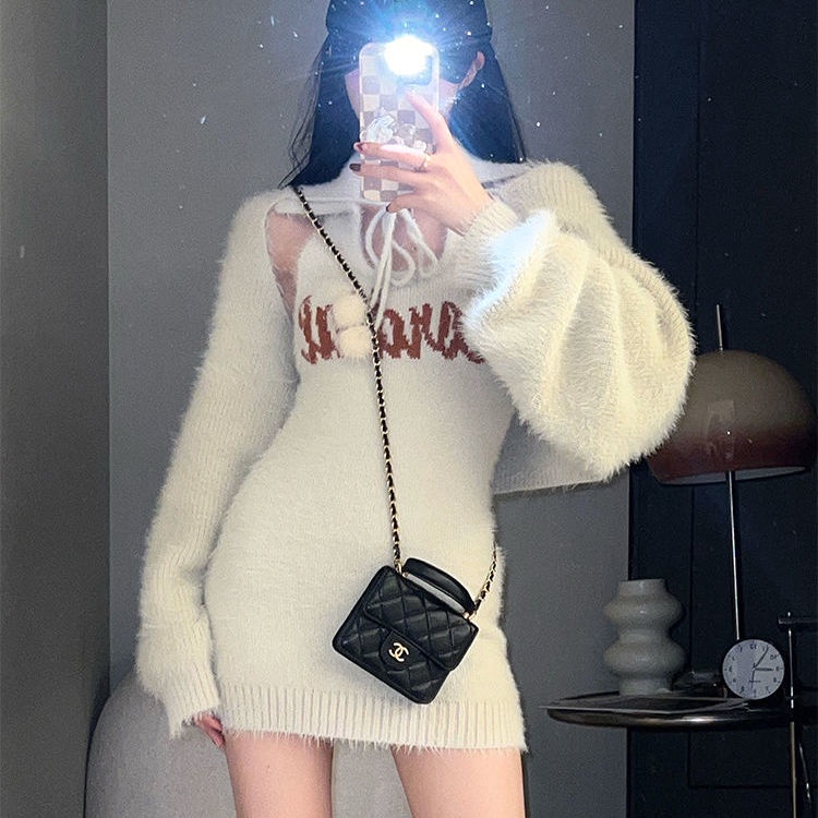 Red Musim semi gaya baru keinginan murni gaya babes gaun rajutan leher gantung American retro sweater bag hip setelan rok atasan wanita