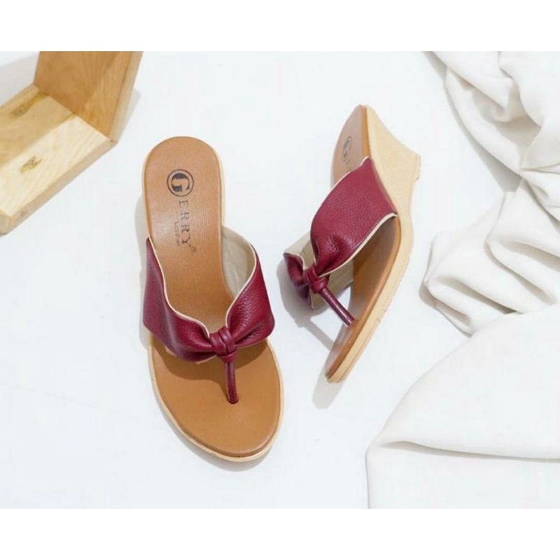 Wedges Kulit Wanita