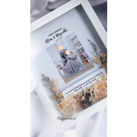 Flowers in frame|Kado wisuda|Kado wedding|Kado pernikahan|Kado tunangan