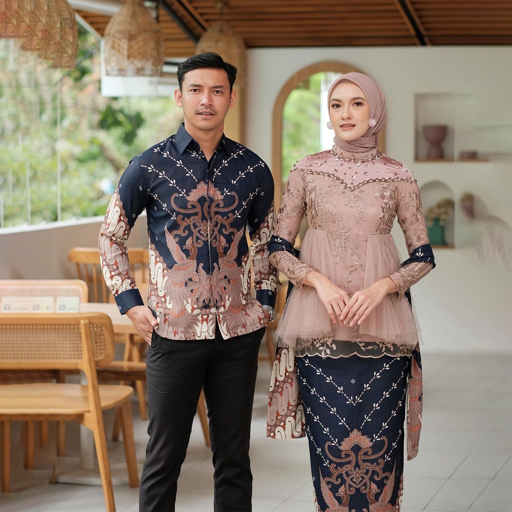 APTA BATIK - Batik Couple Modern 2023 Set Mikaila Nude Ice Blue Setelan Batik Lengan Panjang Brokat Tulle Mix Velvet Payet Mutiara Kebaya Modern Kekinian