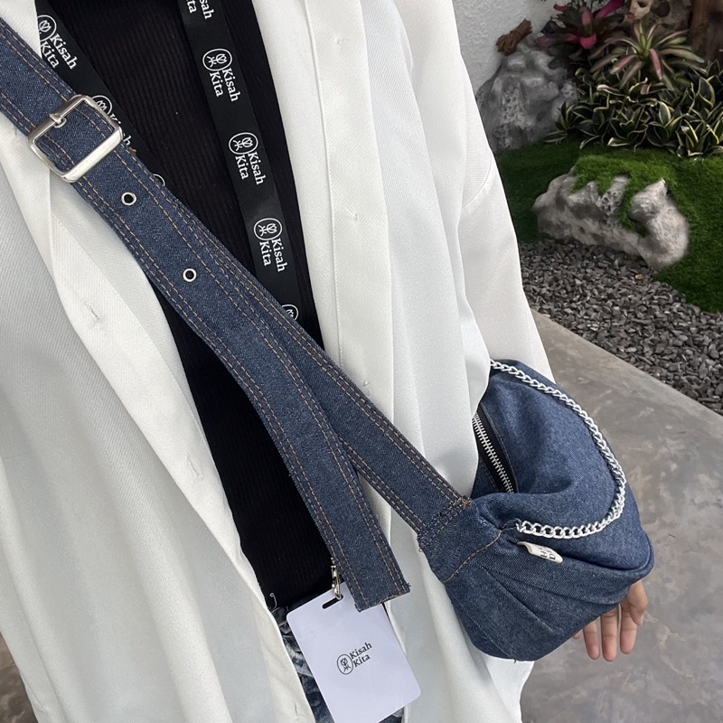 Minji bag | denim round slingbag | WhatInside.Ltd