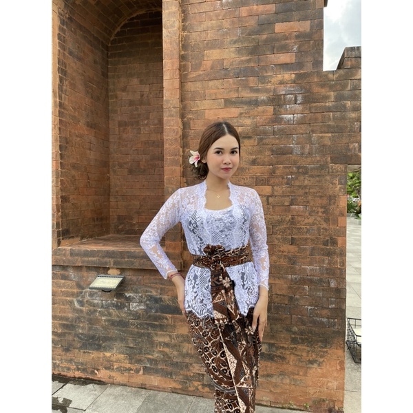 kebaya metalik payet mutiara