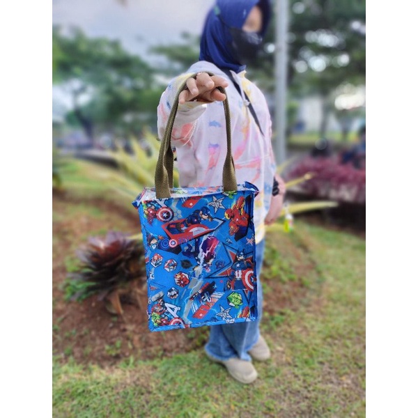 tas bekal tempat makan totebag botol 2 liter plus resleting motif unisex super hero