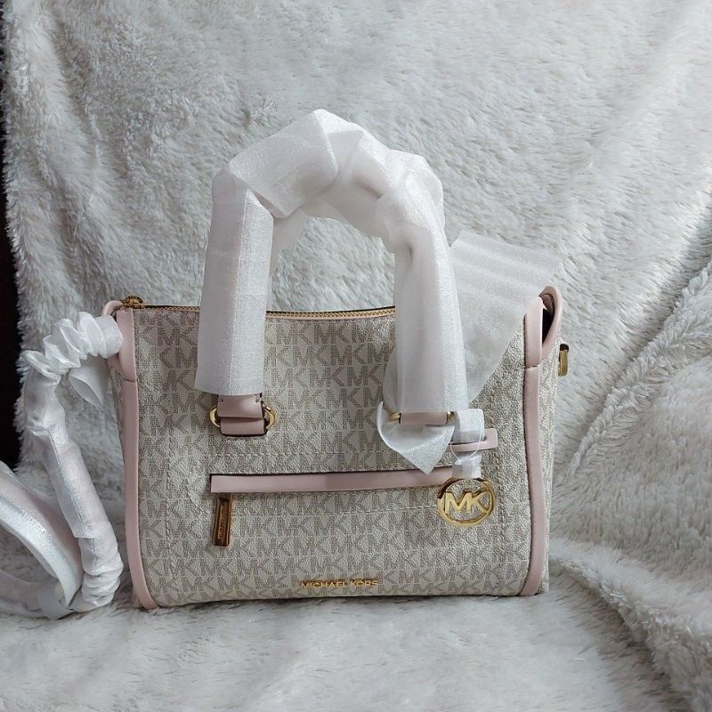 TAS WANITA BRANDED MK CARINE MEDIUM SATCHEL SIGNATURE VANILLA