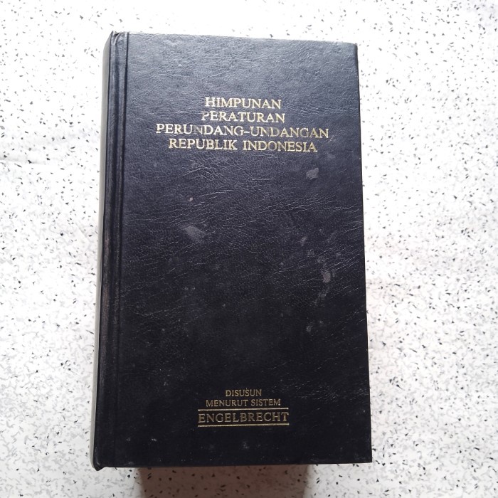 Buku Hukum HIMPUNAN PERATURAN PERUNDANG-UNDANGAN REPUBLIK INDONESIA Disusun Menurut Sistem ENGELBREC