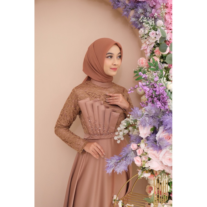 (PRE-ORDER) Peony Brokat Dress