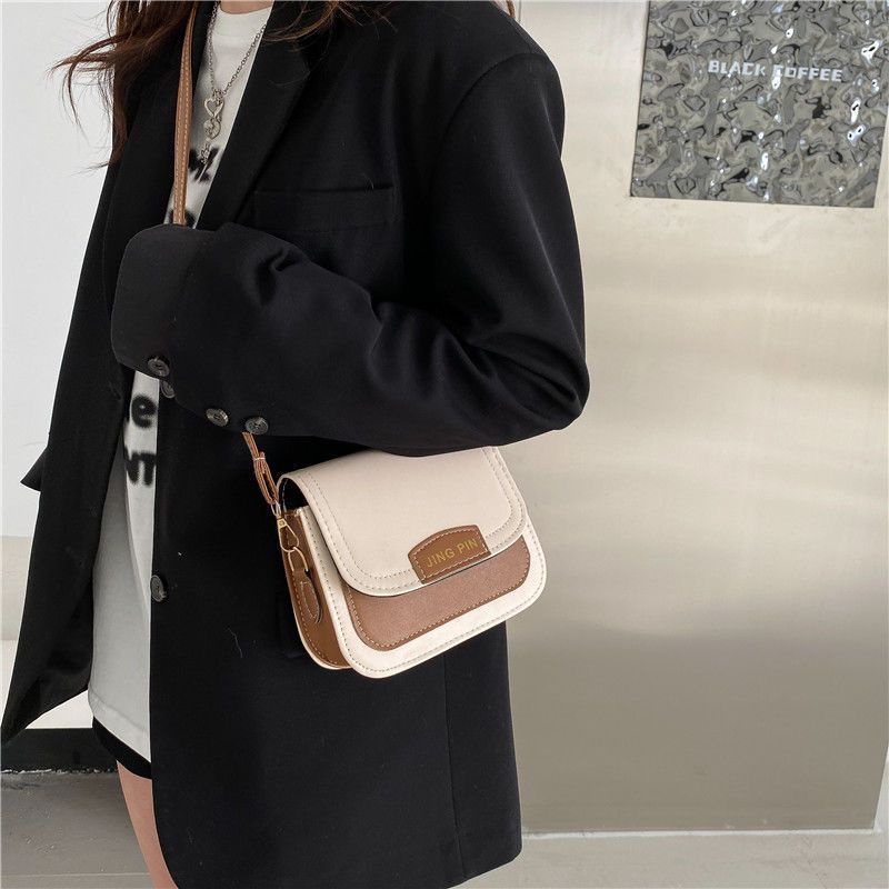 Red Tas wanita 2022 musim gugur baru high-end versi Korea dari warna kontras tas kecil in all-match fashion trendi tas Messenger satu bahu