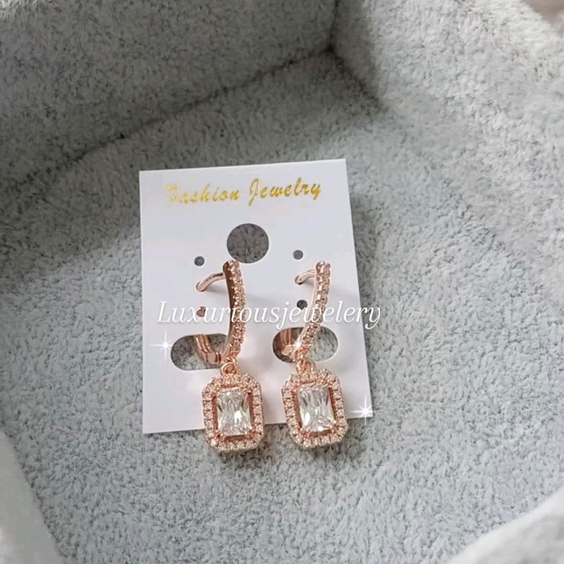 Anting mewah Cubic premium model klip Juntai