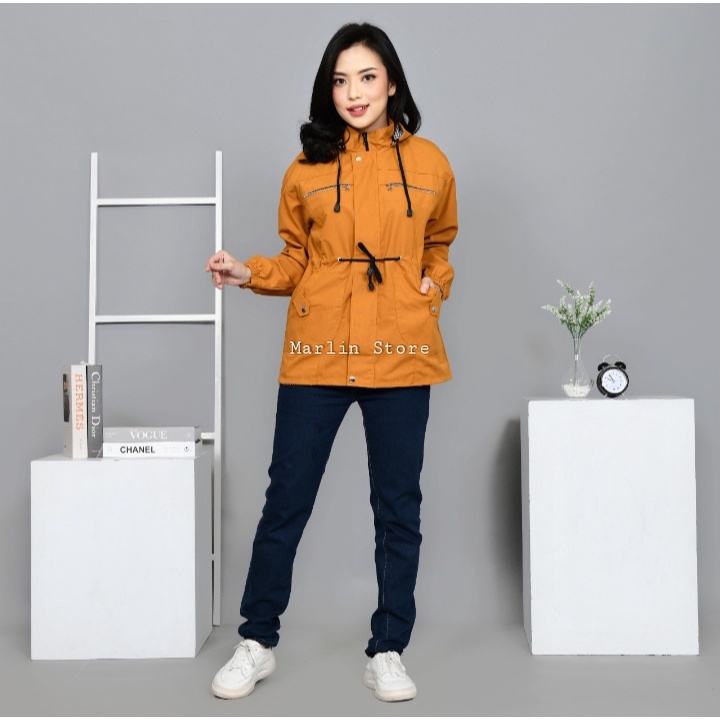 Jaket Parka Wanita Big Size Bagian Cindung Atau Topi Bisa Bolak Balik Ukuran M Sampai 4XL