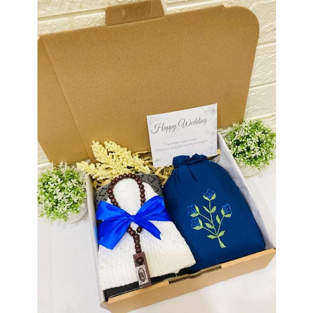 

Hampers Mukena Sarung Peci Dewasa Free Tasbih / Kado Pernikahan / Ulang Tahun / Hampers Lebaran / Ramadhan