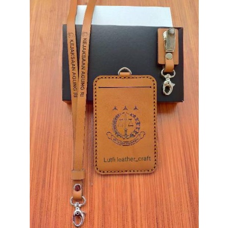 

Hot Sale - NAME TAG KULIT CUSTOM NAMA DAN LOGO PERUSAHAAN/ KEJAKSAAN AGUNG RI ,,