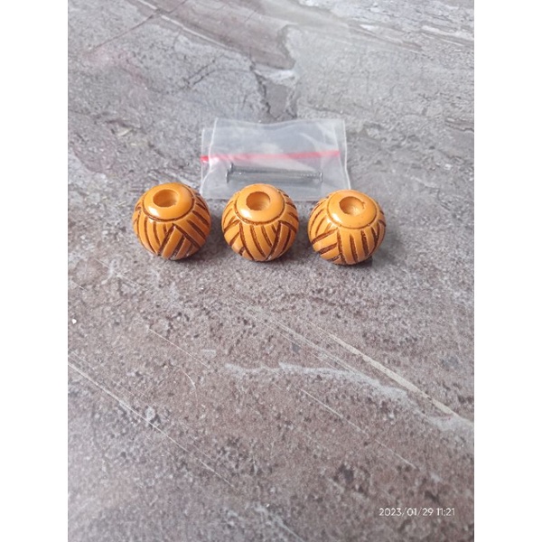 Mute Kaki-Kaki Sangkar Burung