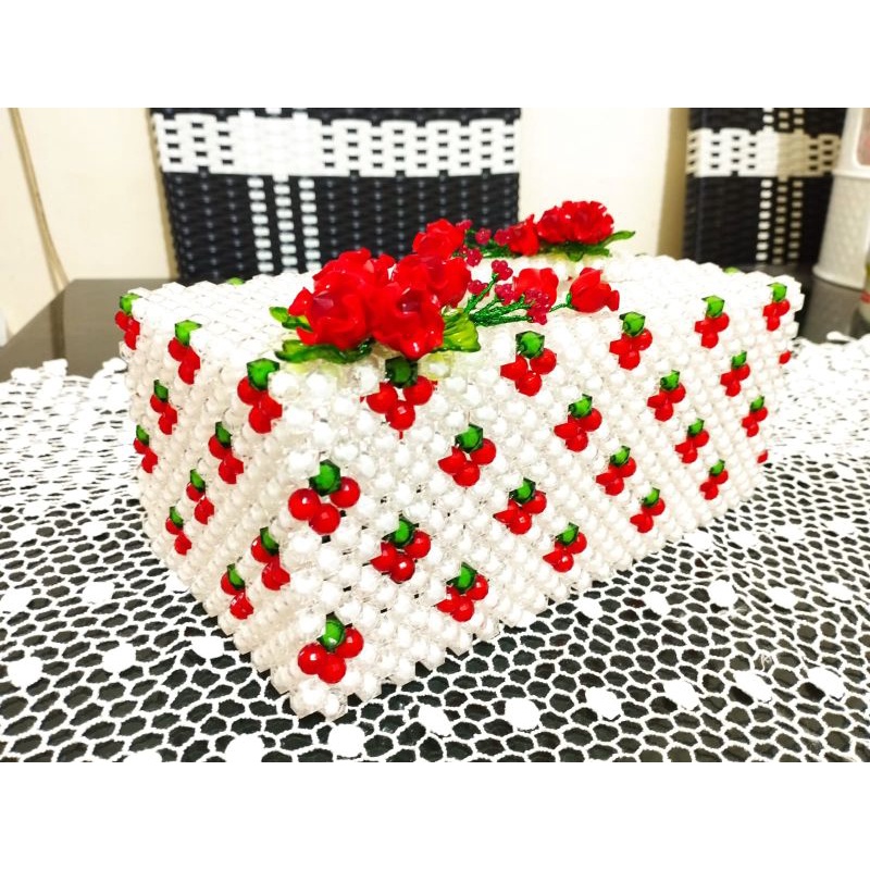 Kotak tisu manik manik acrilik + tisu paseo