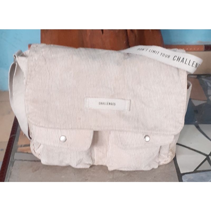 sling bag corduroy / shoopen