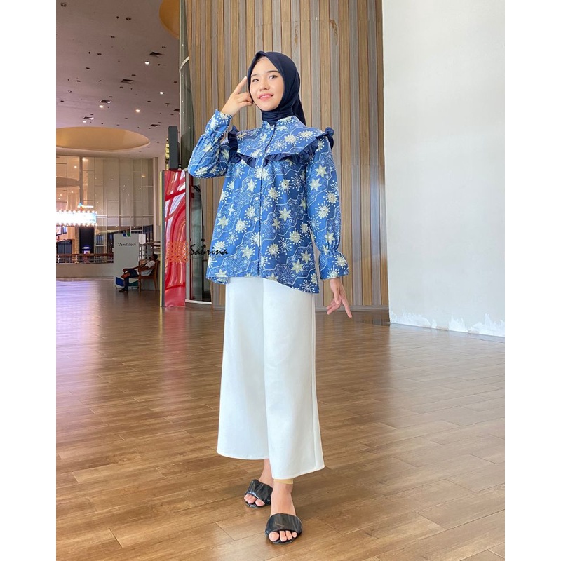 Hallie Blouse Atasan Kemeja Batik Kerja Kantor Wanita Cantik Navy Print Modis Modern Kekinian Busui