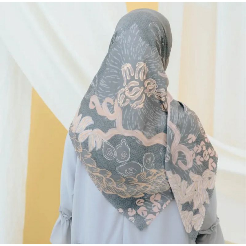 kana scarf wearing klamby