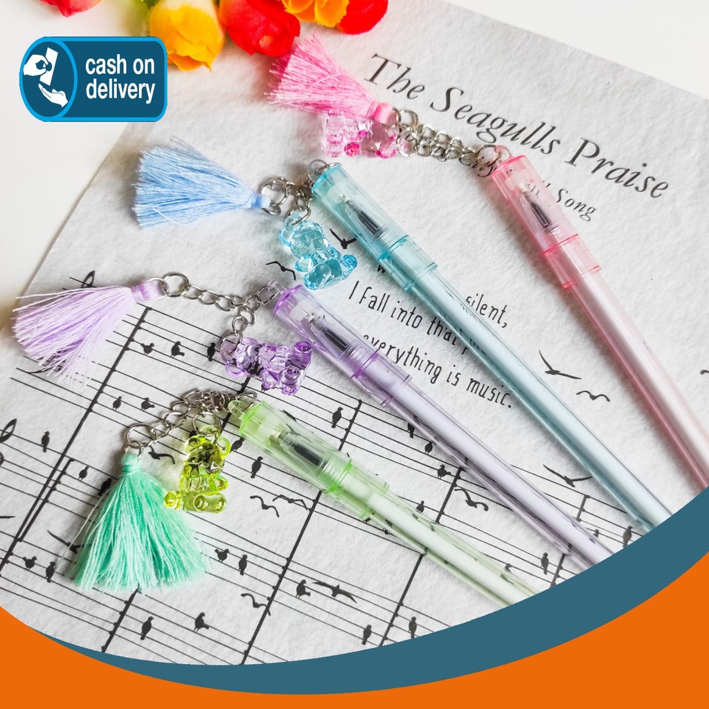 

PULPEN GANTUNGAN BERUANG BULU PEN GEL PENA WARNA WARNI KARAKTER BOLPEN UNIK LUCU