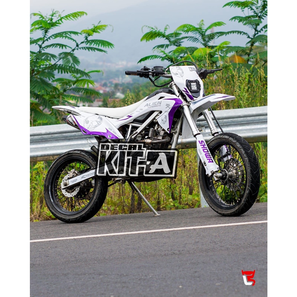 Decal stiker kawasaki klx 150 bf sticker motor custom motif Alien Putih Ungu / A3-519
