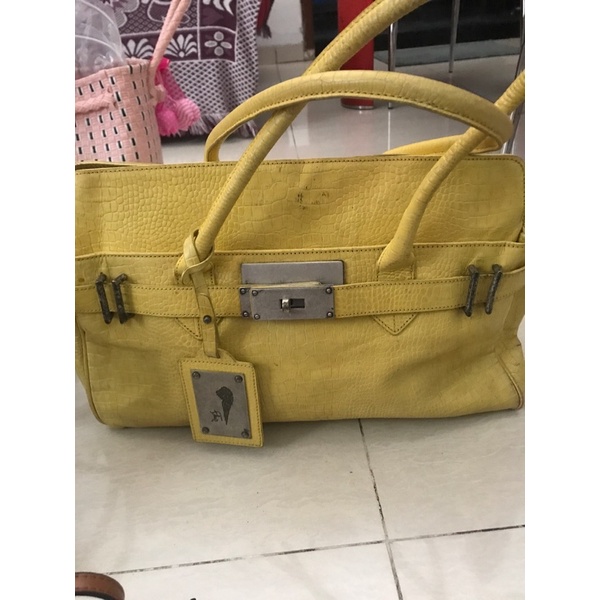 tas kulit kuning