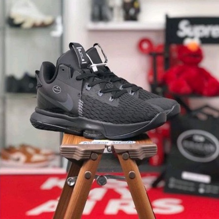 Nike LeBron Witness 5 &quot;Black/Dark Grey&quot;