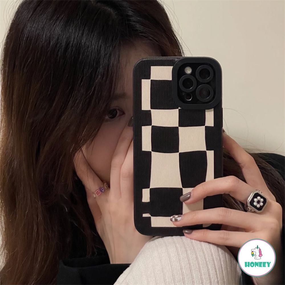 Lluxury Black Lattice Bumper Phone Case Kompatibel Untuk IPhone 14 13 11 12 Pro Max Embos Bumper Matte Bahan Kulit Sutra Lembut Penutup Belakang Handphone