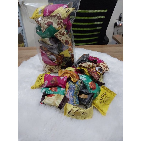 

QH coklat kurma isi almond madinah 1kg