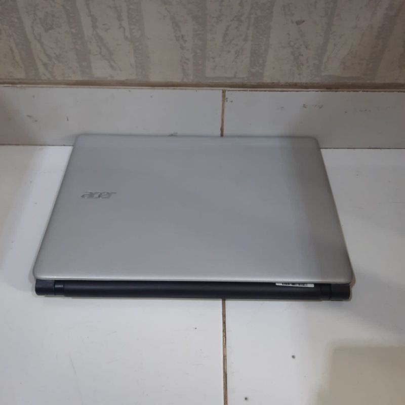 Laptop Acer Aspire E1-410 Intel Celeron N2820 Windows 10 Layar 14 inch Full aplikasi Siap pakai