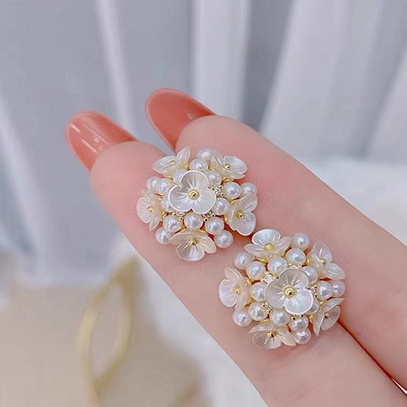 Anting Pejantan Bunga Bulat Mutiara Temperamen Elegan Wanita Korea