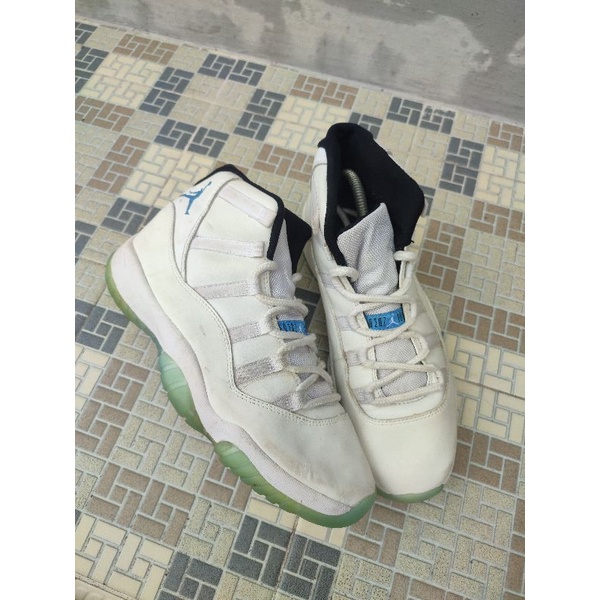 Air Jordan 11 bekas
