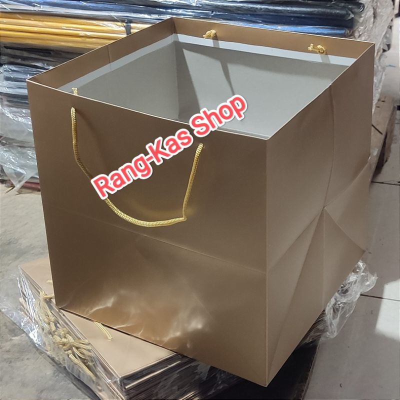 

Paperbag Kue Gold XL 27x27cm Duplek Laminating doff isi 12pcs
