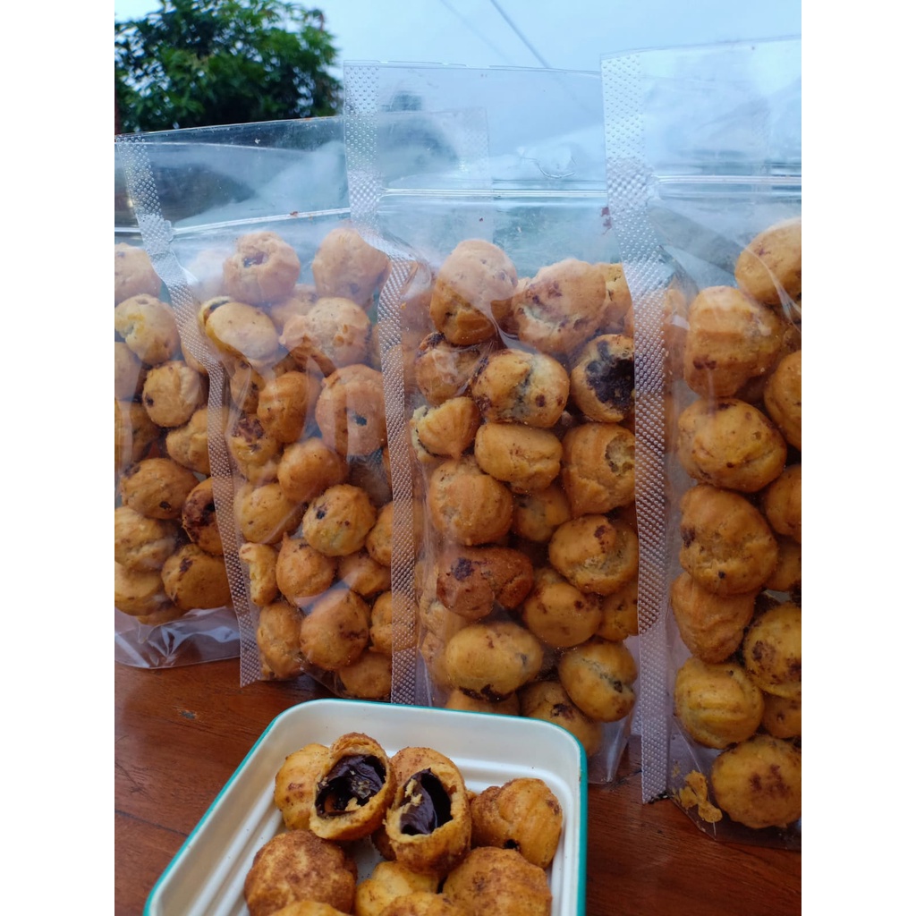 

CEMILAN SOES KERING ISI COKLAT / SOES COKLAT